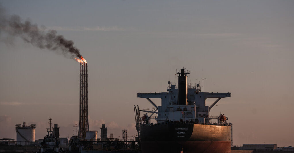 Trump Wants U.S. Investment in Venezuela, but Sanctions Still Complicate It