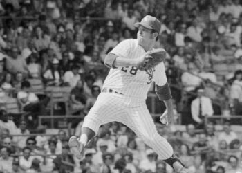 Wilbur Wood, Ironman Knuckleballer for the White Sox, Is Dead at 84