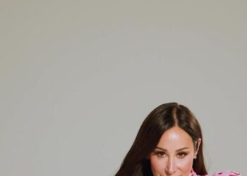 From a Housewives Outsider to the Center Snowflake