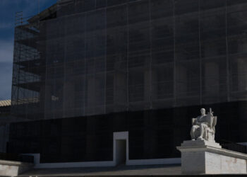 Supreme Court Increasingly Favors the Rich, Economists Say