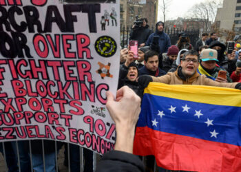 Outside the Courthouse: Flags, Chants and Venezuelans’ Quiet Pain