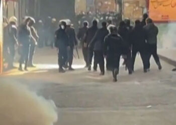 Protests Spread in Iran, and Crackdowns Escalate