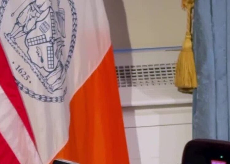 Some Questions, Then a Selfie: Mayor Mamdani Meets the (Creator) Press