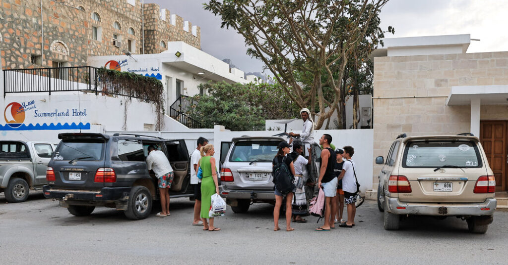 Hundreds of Tourists on Yemeni Island Caught Up in Saudi-U.A.E. Rift