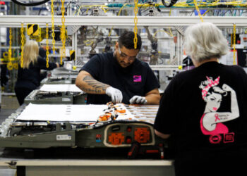 G.M. Books a $7.1 Billion Loss as It Scales Back E.V. Ambitions