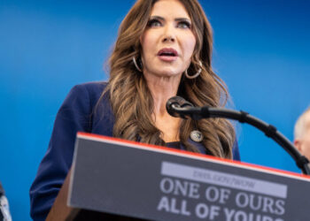 Noem Defends Officer in Minneapolis Killing and Attacks Mamdani