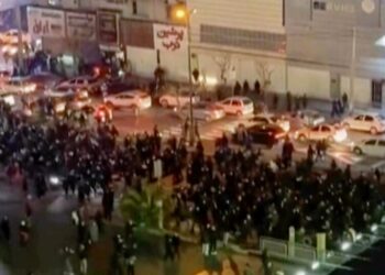 Trump Explores Diplomacy With Iran While Weighing Strikes, Officials Say