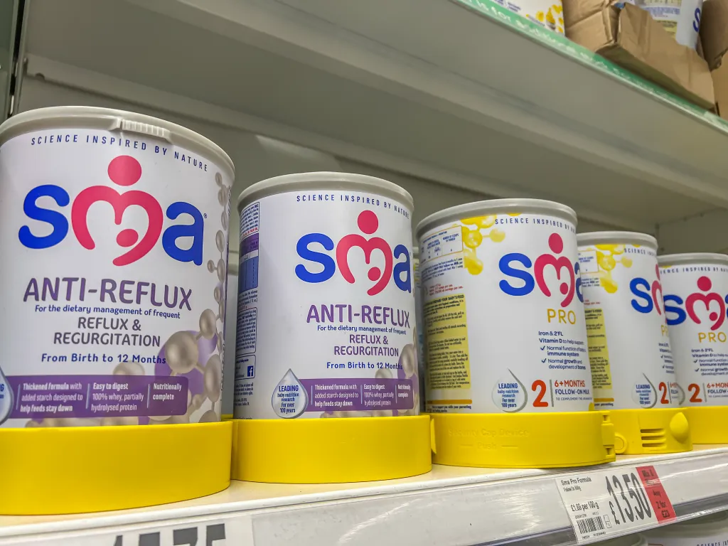 SMA Anti-Reflux and SMA PRO milk powder displayed on supermarket shelves.