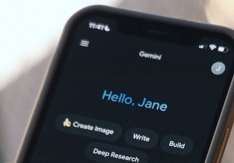 Apple Teams Up With Google for A.I. in Its Products