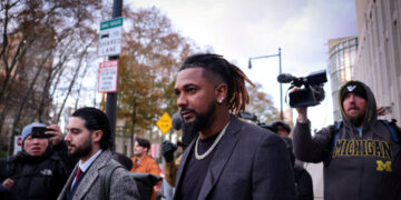 Bettor in Gambling Inquiry Says Messages Were About Roosters, Not Baseball