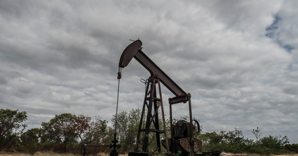 U.S. Races to Sell Venezuelan Oil, Transforming Ties With Former Foe