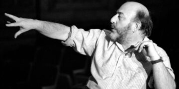 Frank Dunlop, 98, Dies; Gave British Theater a Free-Spirited Spin