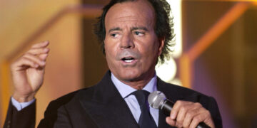 Spanish Prosecutors Investigate Sexual Assault Claims Against Julio Iglesias
