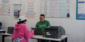 Venezuelan Immigrants Urge Appeals Court to Restore Deportation Protections