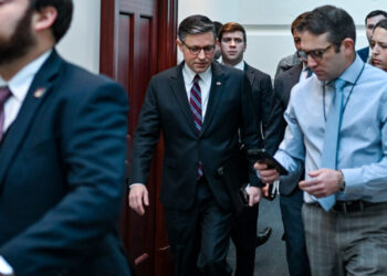 Republicans Advance Stock-Trading Bill With Limited Restrictions