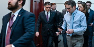 Republicans Advance Stock-Trading Bill With Limited Restrictions