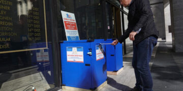 Supreme Court Sides With Conservative Congressman in Illinois Election Rules Challenge