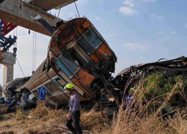 Crane Falls on Passenger Train in Thailand, Killing at Least 22