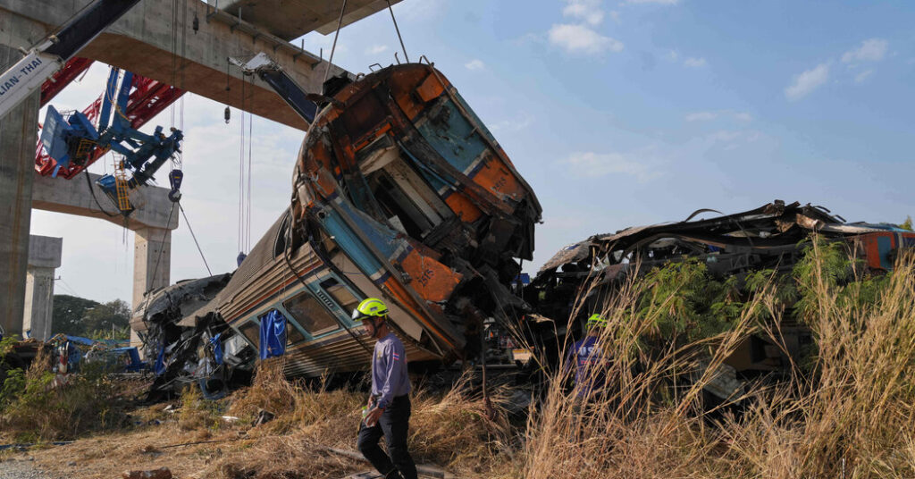 Crane Falls on Passenger Train in Thailand, Killing at Least 22
