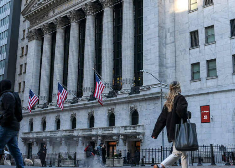 Cracks Begin to Appear at the Nation’s Biggest Banks