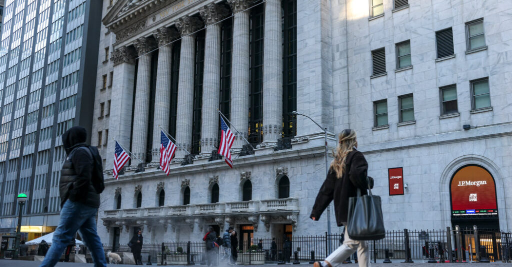 Cracks Begin to Appear at the Nation’s Biggest Banks