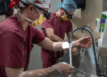 In the Operating Room, a Reporter Watches a Heart Come Back to Life