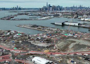 In a Setback for Trump, Judge Says N.Y. Wind Farm Can Resume Construction