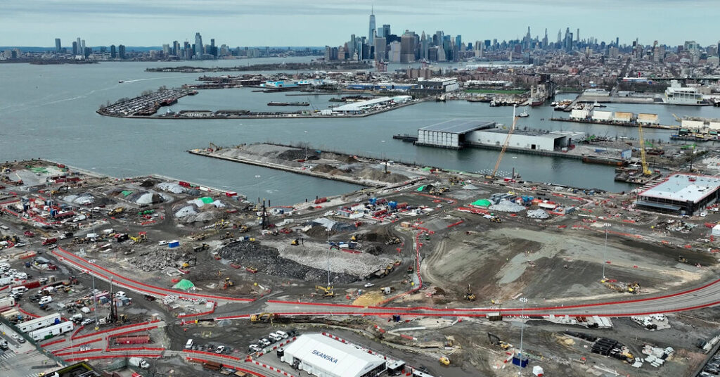 In a Setback for Trump, Judge Says N.Y. Wind Farm Can Resume Construction