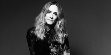Holly Hunter Reaches for the Stars