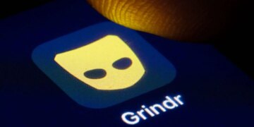 Grindr Review: The OG Gay Hookup App That’s Still Running the Block