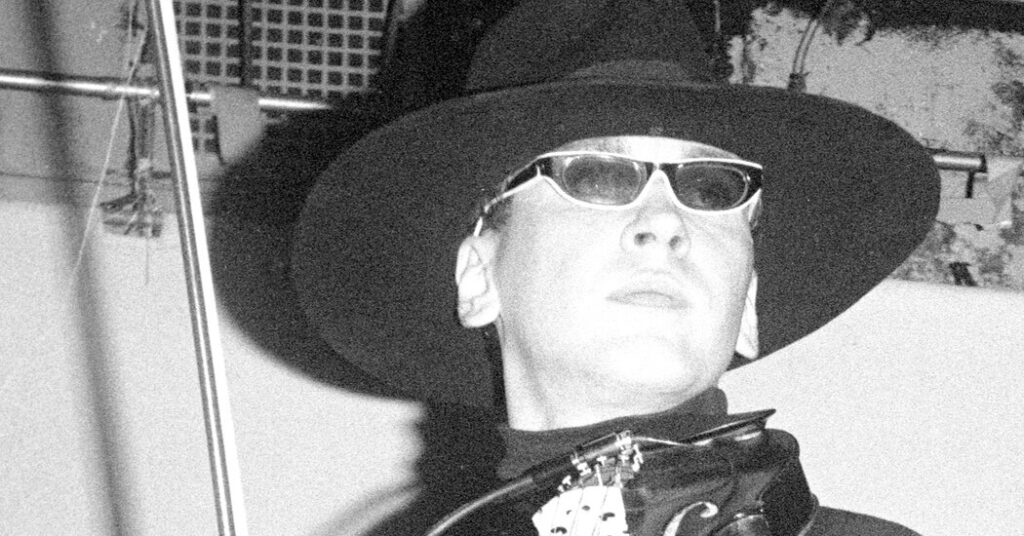 Walter Steding, Otherworldly One-Man Band and Portraitist, Is Dead at 75