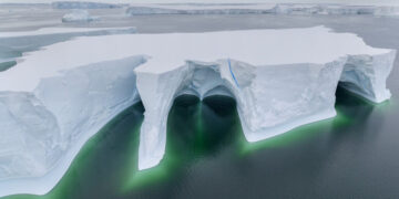 Sailing Through a ‘Death Trap’ Once Covered by Antarctic Ice