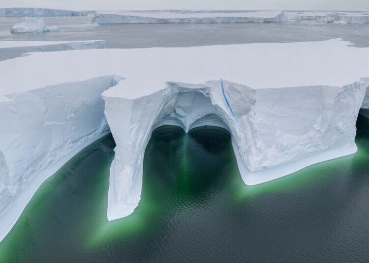 Sailing Through a ‘Death Trap’ Once Covered by Antarctic Ice