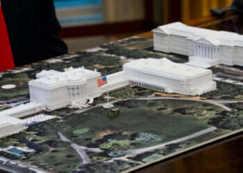 Trump Appoints Allies to Review His Ballroom Plans