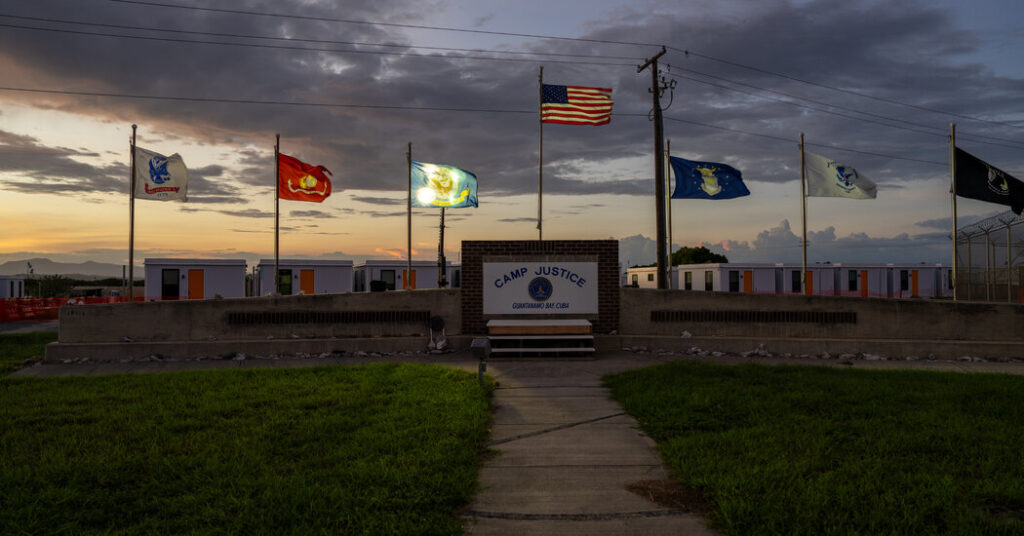 The Journey of a Group of Cuban Deportees Stuck at Guantánamo