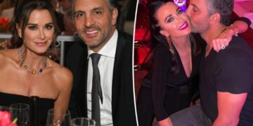 Exes Kyle Richards and Mauricio Umansky ‘touchy and warm’ at starry NYE bash: ‘Very obviously together’