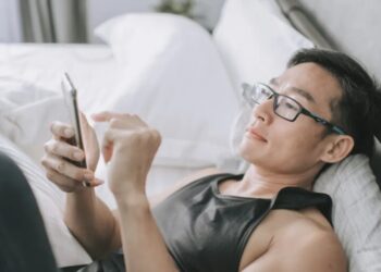 Even top CEOs check their phones first thing in the morning—these are the apps business executives are reaching for