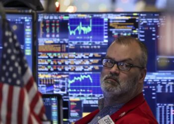 Crude oil prices rise after Maduro ouster as Wall Street braces for a big week that will put the U.S. economy back on Trump’s radar