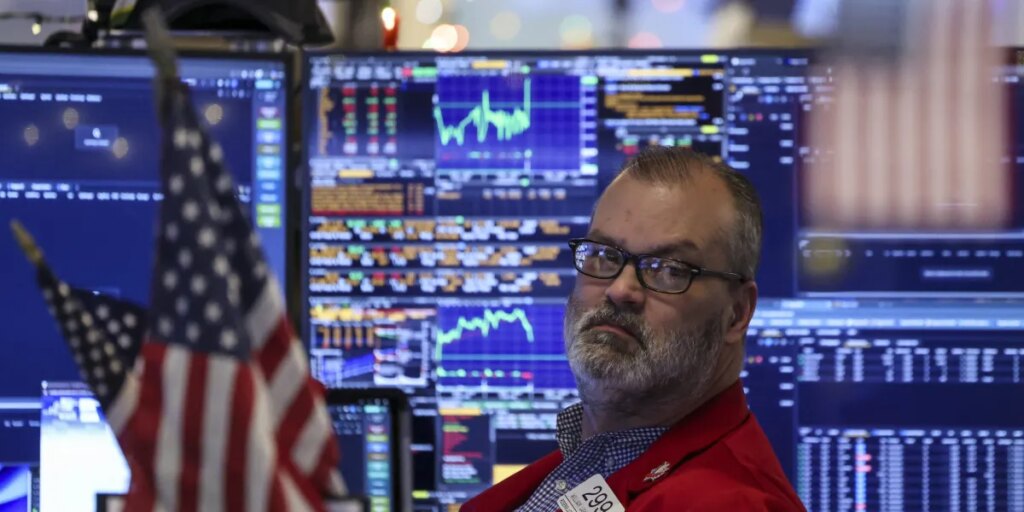 Crude oil prices rise after Maduro ouster as Wall Street braces for a big week that will put the U.S. economy back on Trump’s radar