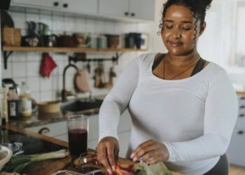 Experts are divided on how workers should spend their 5-9: Structure is key for productivity, but can lead to burnout