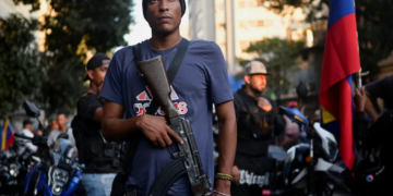 ‘Things don’t look great’: Chaos as armed gangs terrorize Caracas  streets after invasion