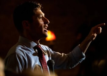 Minneapolis Mayor Demands ICE Leave the City After Agent Fatally Shoots Woman