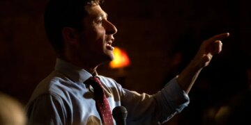 Minneapolis Mayor Demands ICE Leave the City After Agent Fatally Shoots Woman