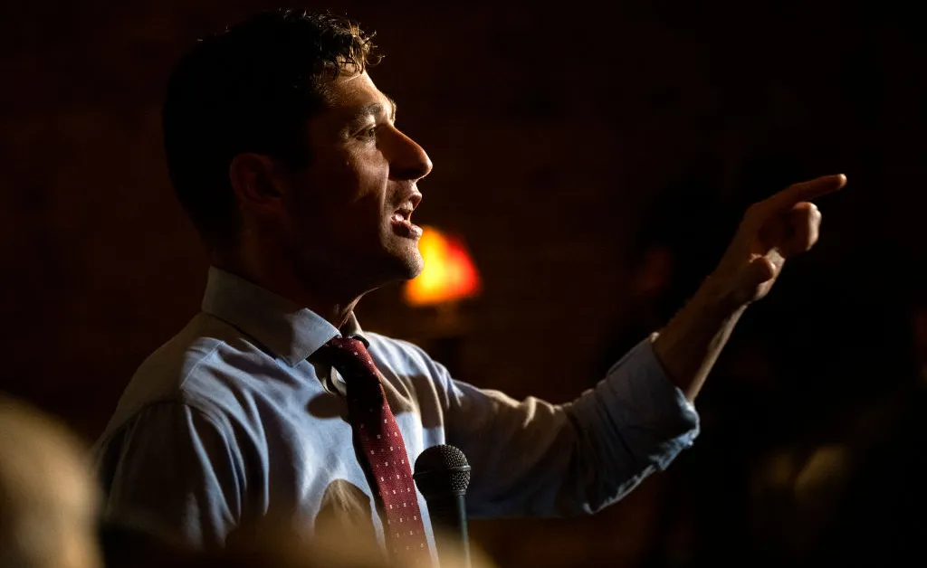 Minneapolis Mayor Demands ICE Leave the City After Agent Fatally Shoots Woman