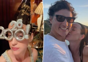 Katy Perry plants a kiss on Justin Trudeau as she shares glimpse of their first ‘holidaze’ together