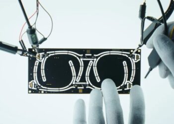 Instant Bifocals: New Glasses Can Change Their Prescription on the Fly Depending on What You’re Looking At 