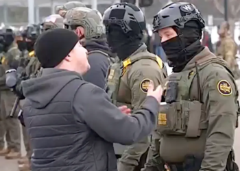 ‘Bring it!’ Federal agents reportedly antagonizing protesters and scattering weapons