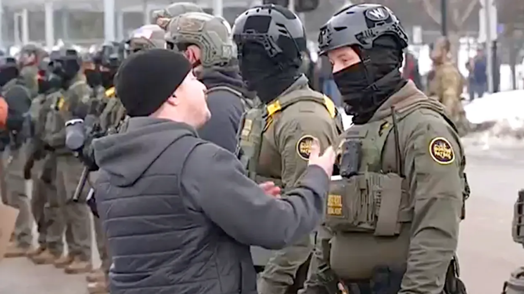 ‘Bring it!’ Federal agents reportedly antagonizing protesters and scattering weapons