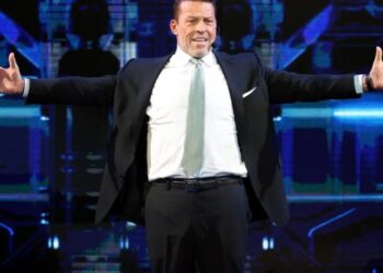 Tony Robbins went from being a janitor making $40 a week to a billionaire—now he’s sharing the 3 success skills Gen Z needs in today’s job market