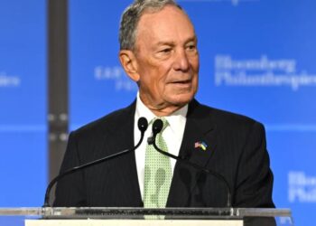 Michael Bloomberg and Warren Buffett agree on advice to Gen Z: Choose vibes over money in your job search